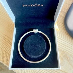 Pandora Moments Heart Clasp Bangle Bracelet 7.5 in